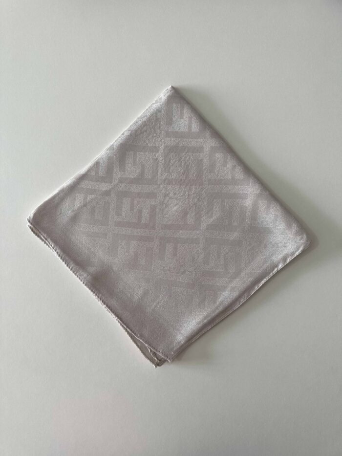 parlak jakar eşarp
