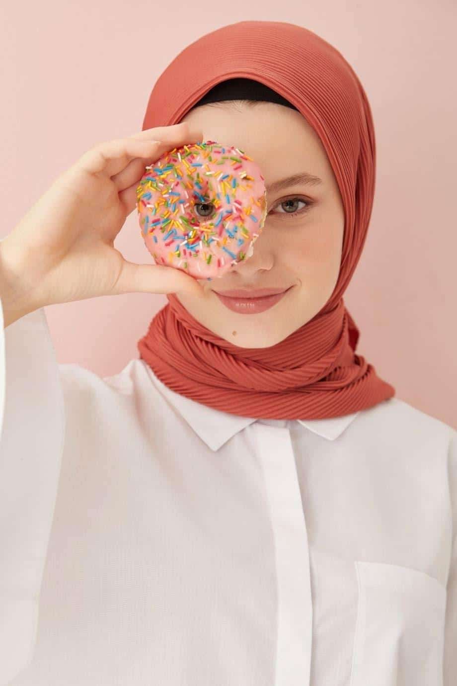 gul-kurusu-on-seker-sade-tokyo-piliseli-esarp piliseli eşarp