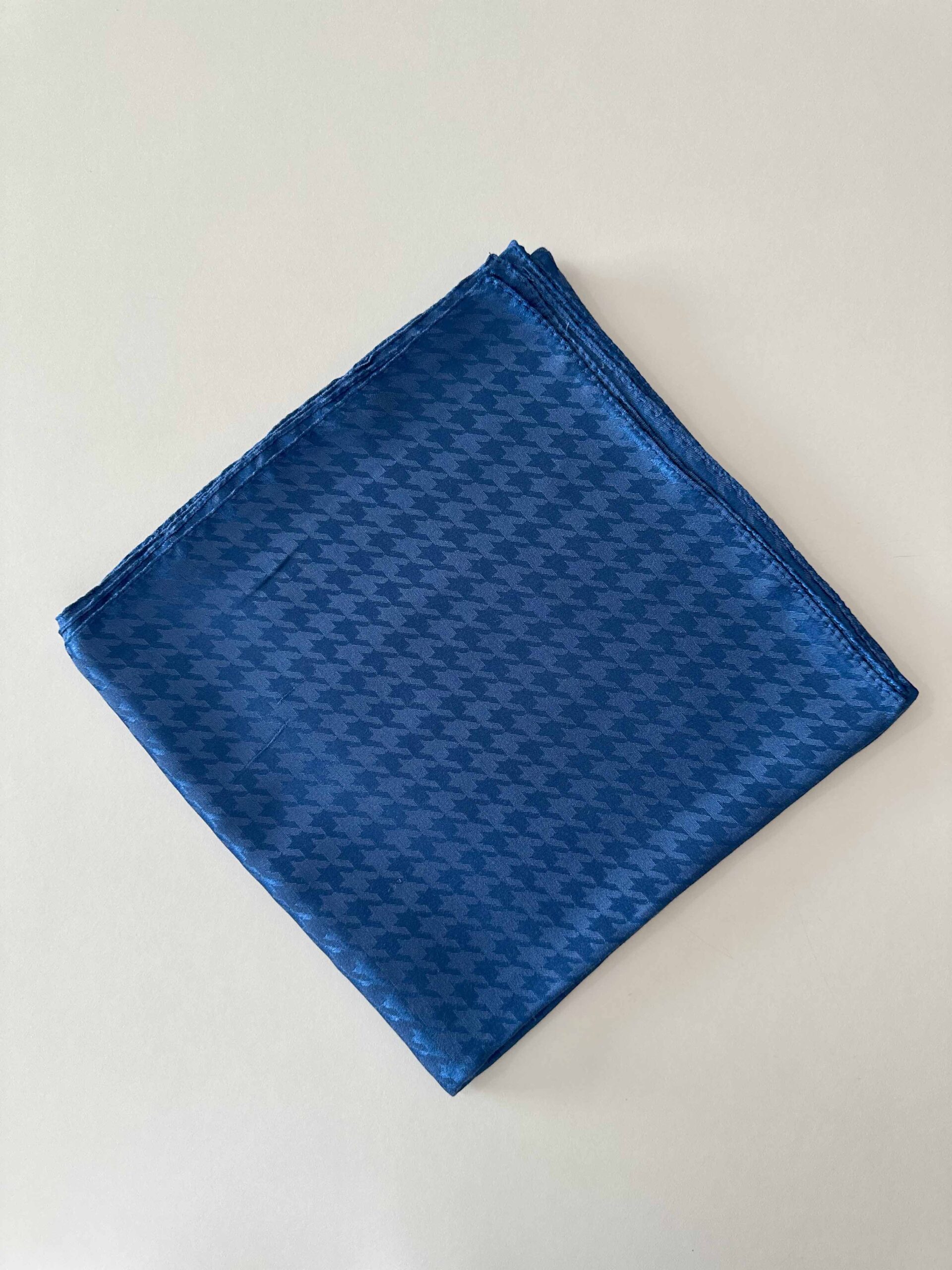 indigo-kaz-ayagi-parlak-jakar-esarp-desenli-esarp parlak jakar esarp desenli eşarp