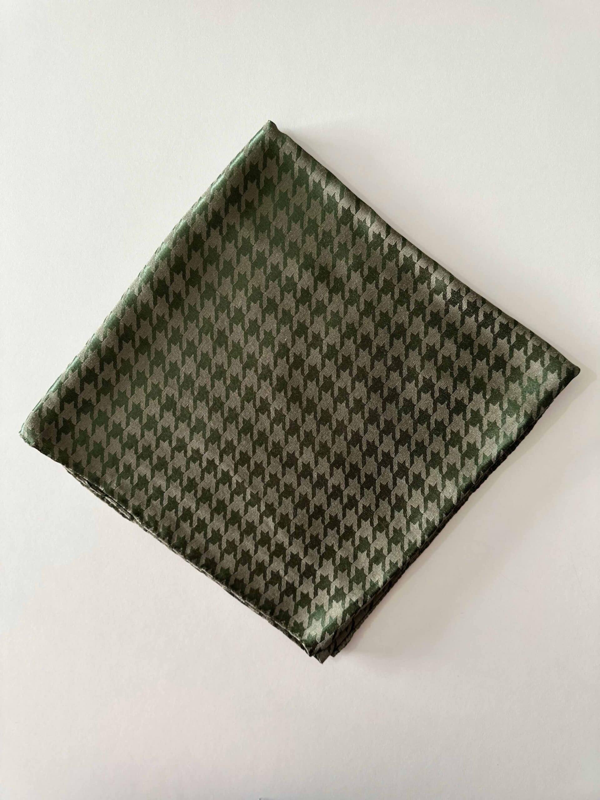 kuf-yesili-kaz-ayagi-parlak-jakar-esarp-desenli-esarp parlak jakar esarp desenli eşarp