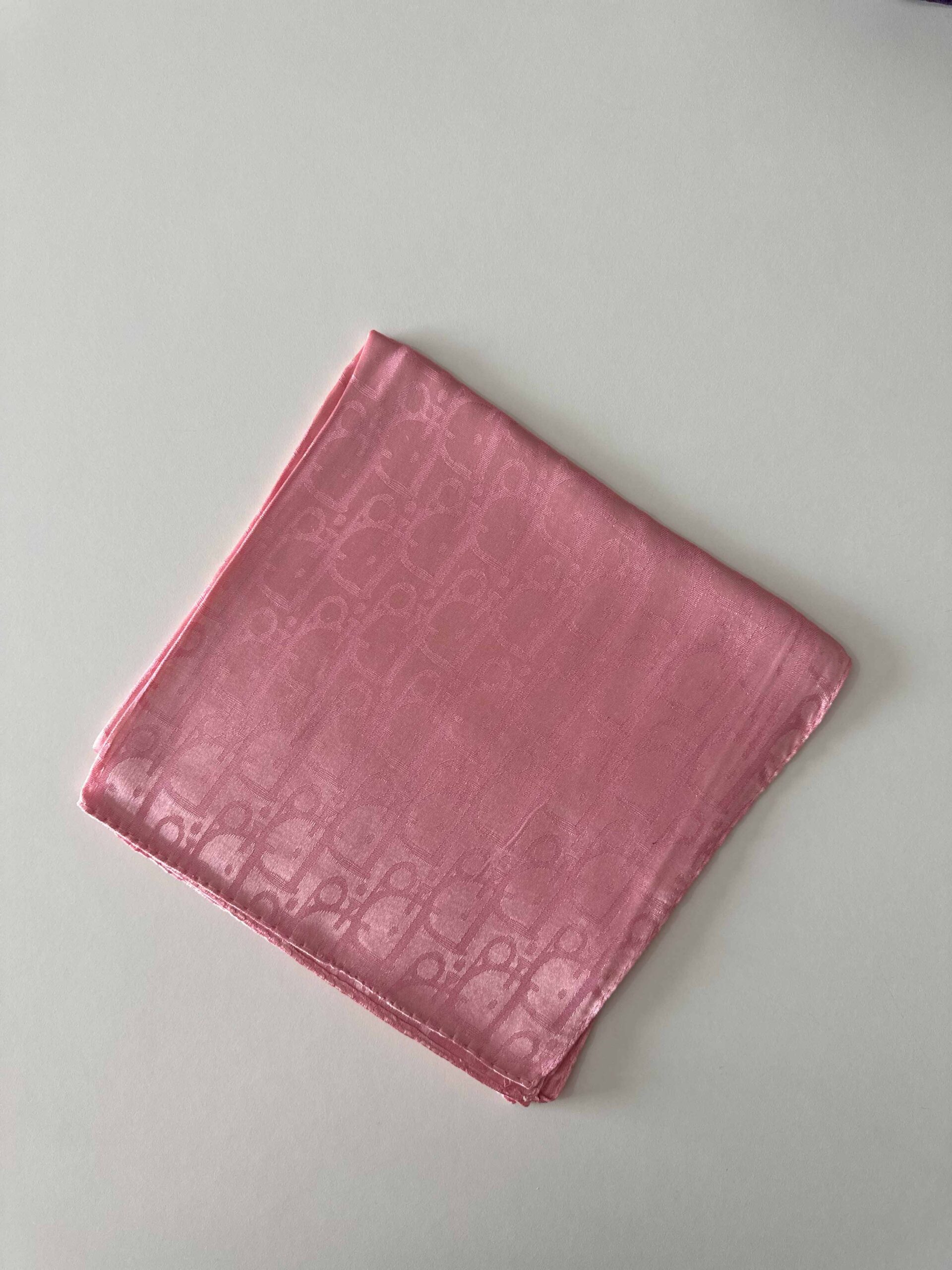 seker-pembe-d-desen-parlak-jakar-esarp-desenli-esarp parlak jakar esarp desenli eşarp