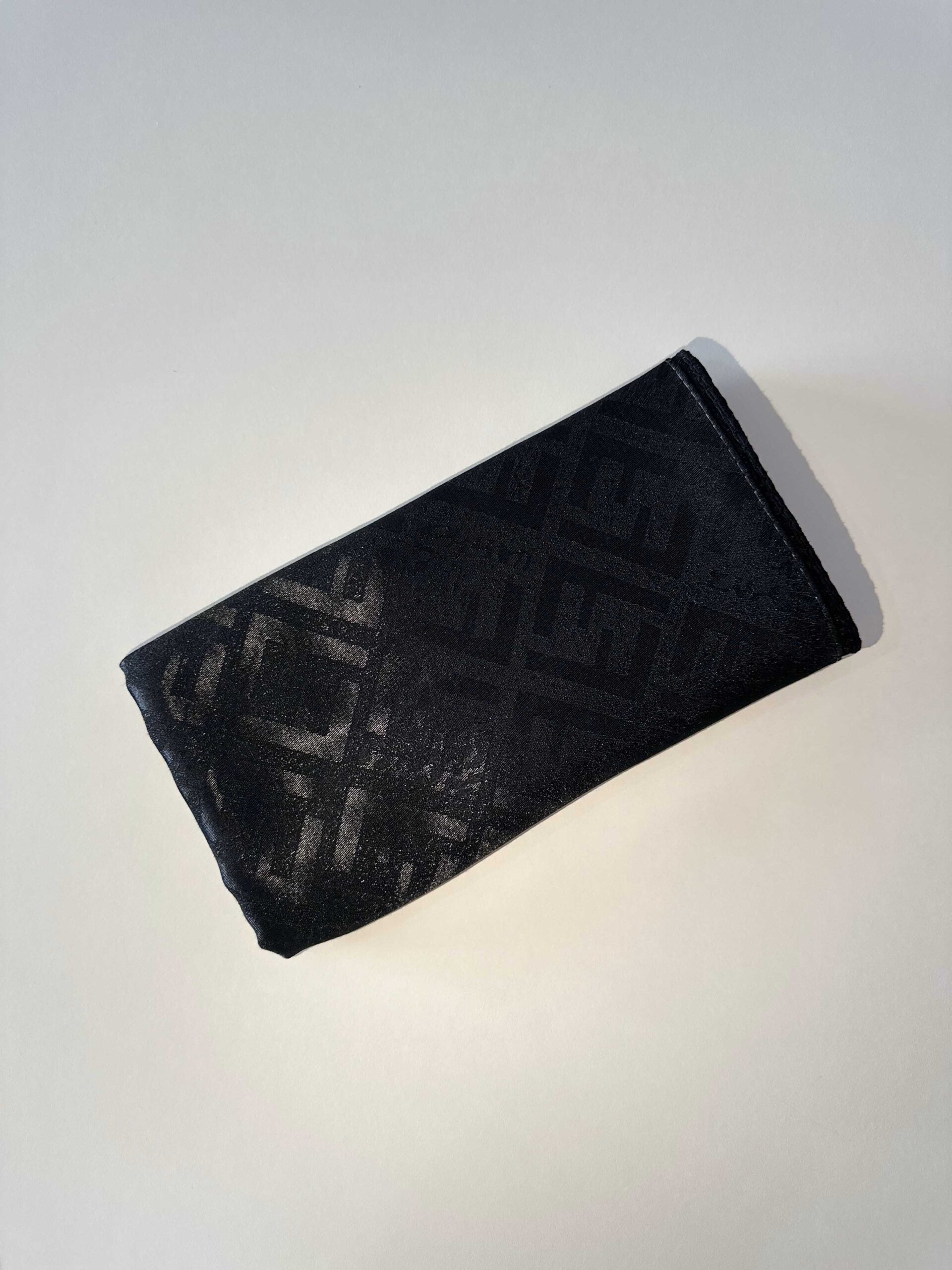 siyah-f-desen-parlak-sal parlak jakar şal