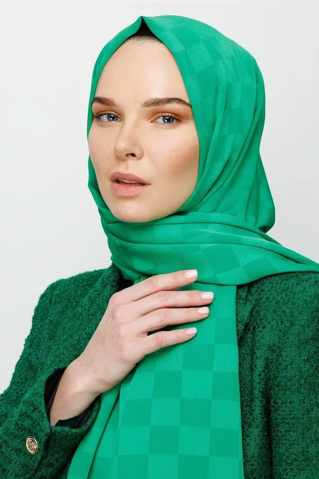 benetton-dama-desen-ipeksi-jakar-sal-on Benetton, Dama Desen İpeksi Jakar Şal - Görsel 1